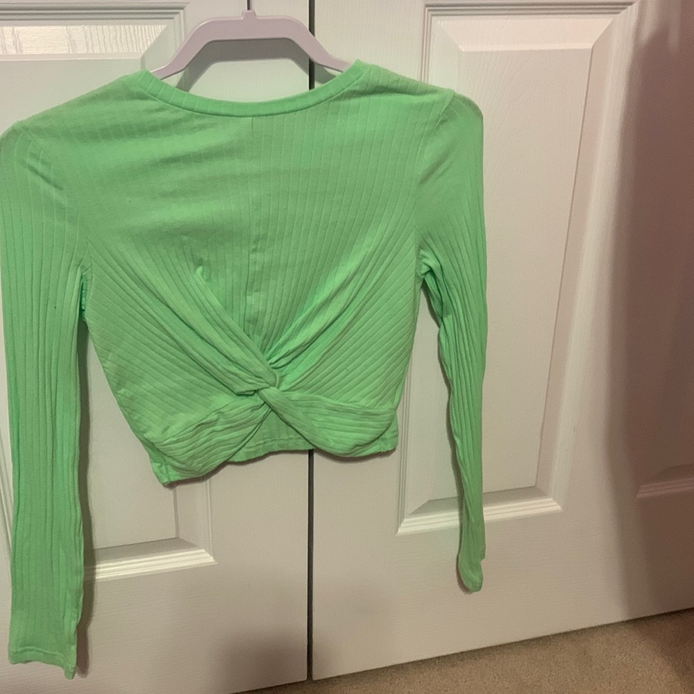 green twisted in front top
